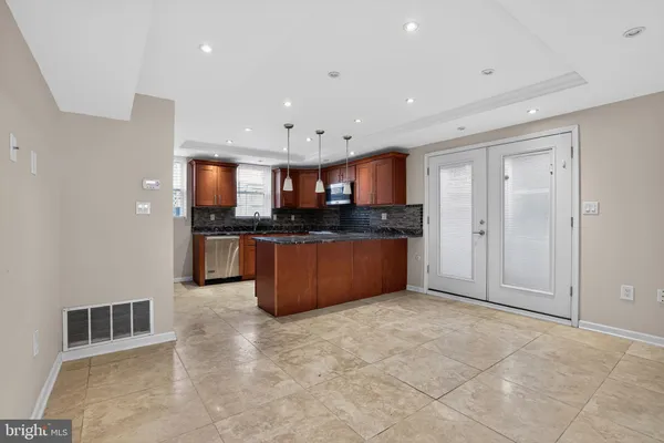 $2,200 | 226 North Patrick Street, Unit 1, Alexandria, VA 22314