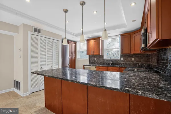 $2,200 | 226 North Patrick Street, Unit 1, Alexandria, VA 22314