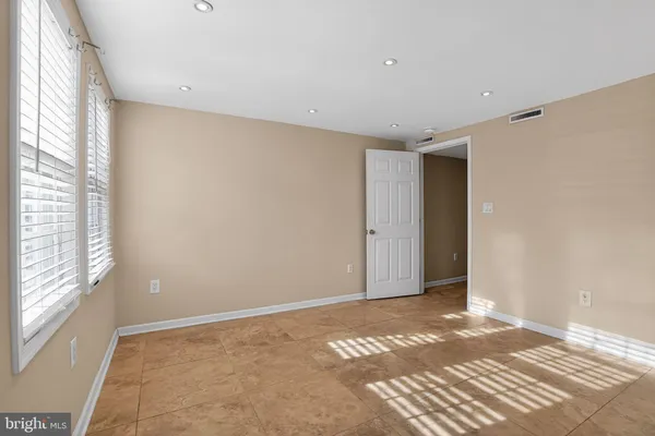 $2,200 | 226 North Patrick Street, Unit 1, Alexandria, VA 22314