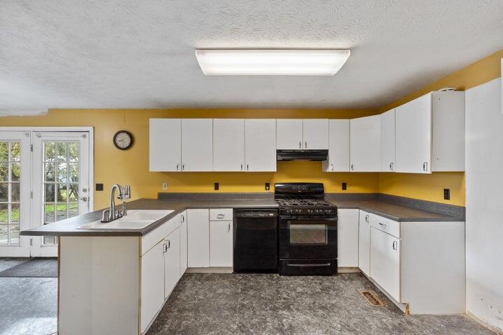 214 East Rhea Avenue Spring City, TN 37381 - Photo 11 of 32 11