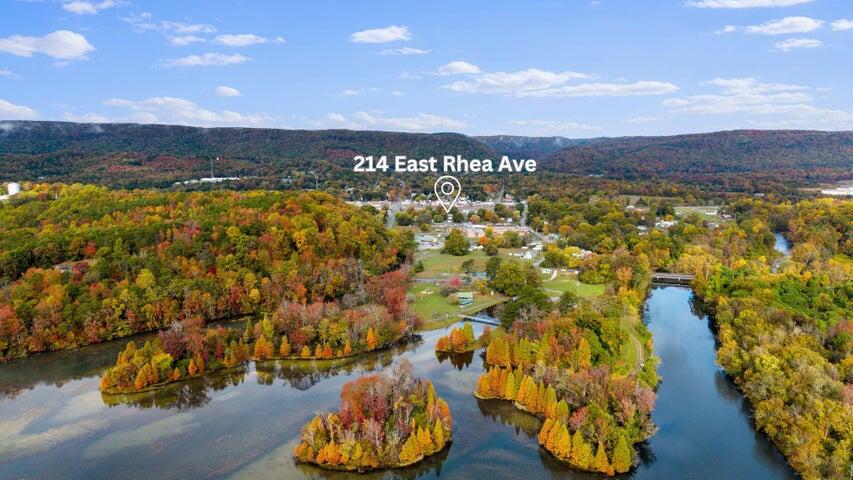 214 East Rhea Avenue Spring City, TN 37381 - Photo 3 of 32 3