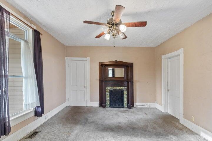 214 East Rhea Avenue Spring City, TN 37381 - Photo 5 of 32 5