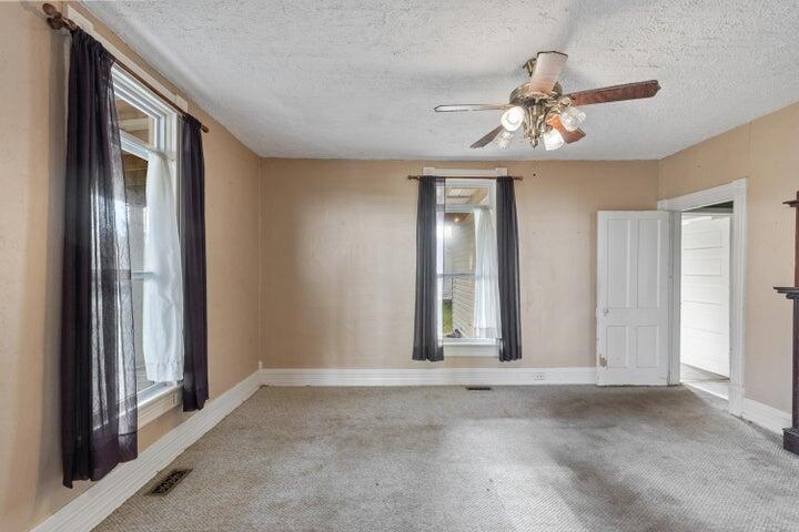 214 East Rhea Avenue Spring City, TN 37381 - Photo 6 of 32 6