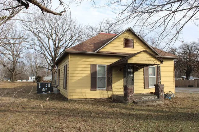 $95,000 | 302 North Military Avenue, Mulberry, KS 66756