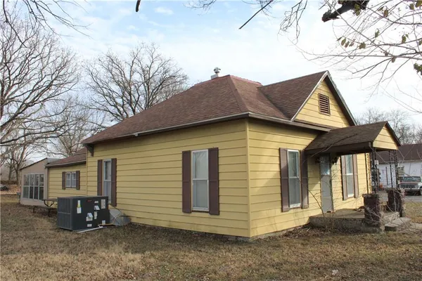 $95,000 | 302 North Military Avenue, Mulberry, KS 66756