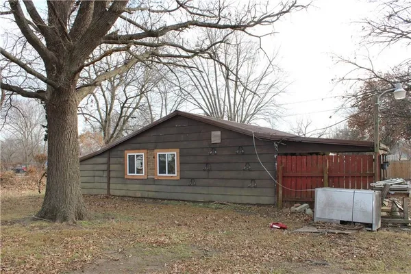 $95,000 | 302 North Military Avenue, Mulberry, KS 66756