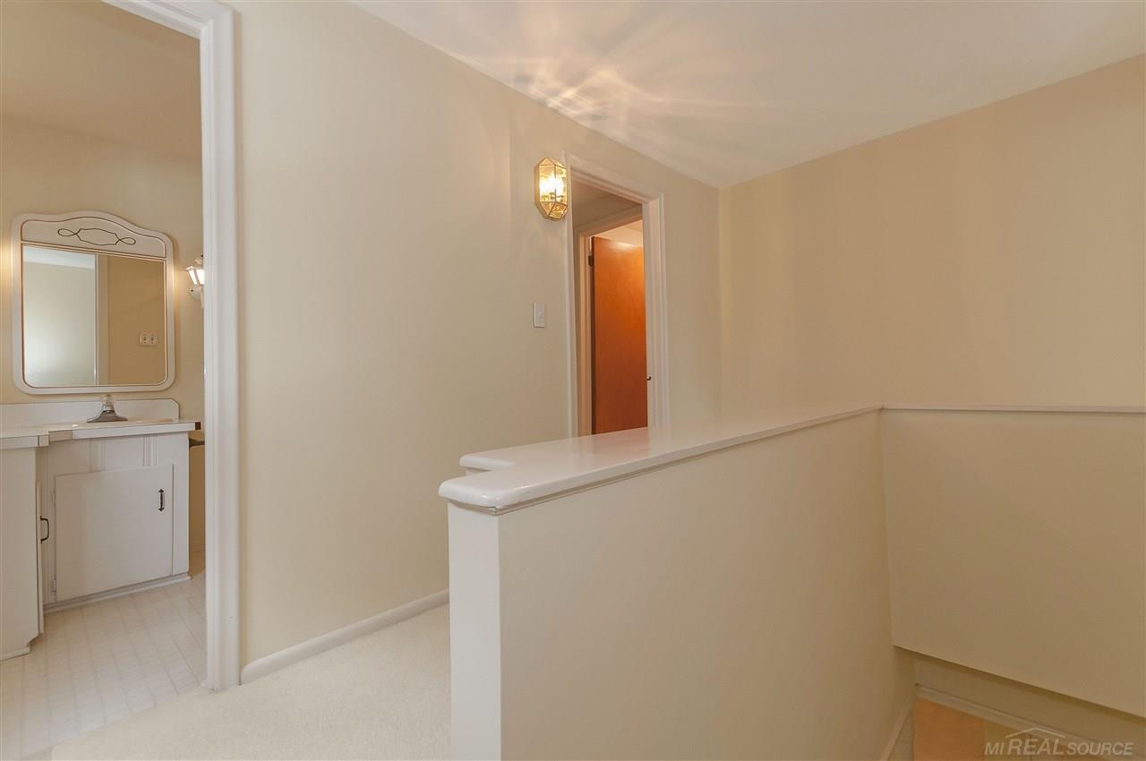 1220 Fairholme Road Grosse Pointe, MI 48236 - Photo 26 of 41 31350674-25.JPG