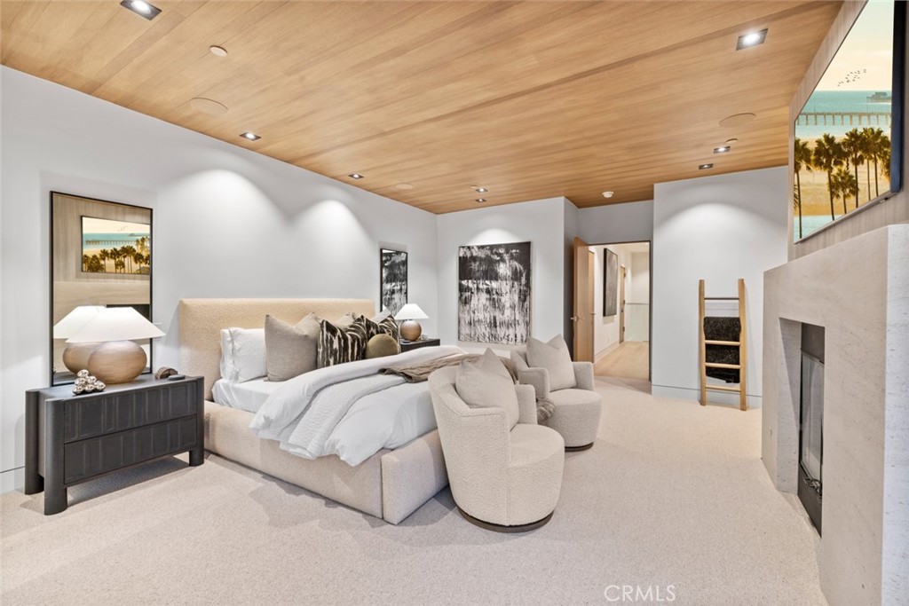 1399 Galaxy Drive Newport Beach, CA 92660 - Photo 22 of 39 a living room with furniture