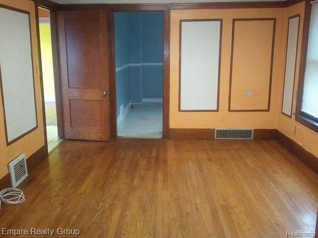 51 Walnut Street River Rouge, MI 48218 - Photo 5 of 17 2012-08-14 14.08.21.jpg