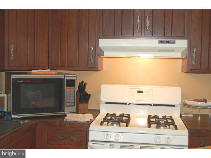 1006 Surrey Road Philadelphia, PA 19115 - Photo 11 of 21 Kitchen