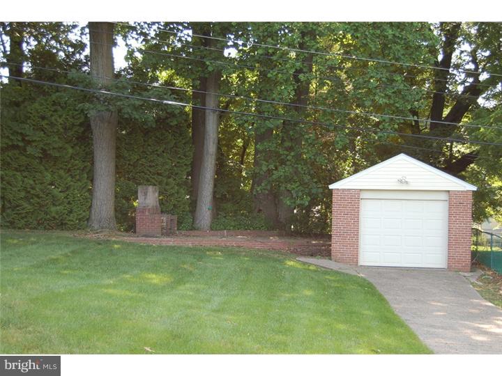 1006 Surrey Road Philadelphia, PA 19115 - Photo 3 of 21 Garage