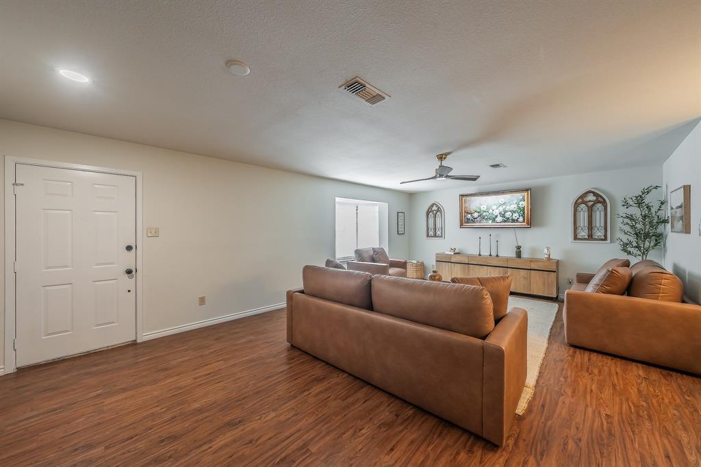 302 West Hale Avenue Decatur, TX 76234 - Photo 12 of 33