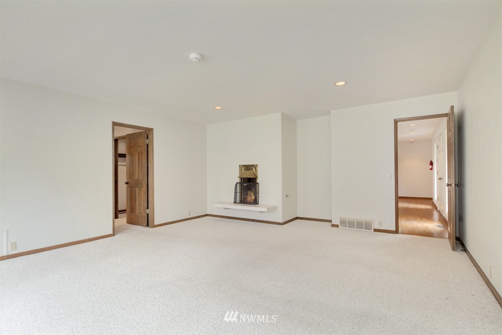 8485 Hunts Point Lane Hunts Point, WA 98004 - Photo 13 of 21