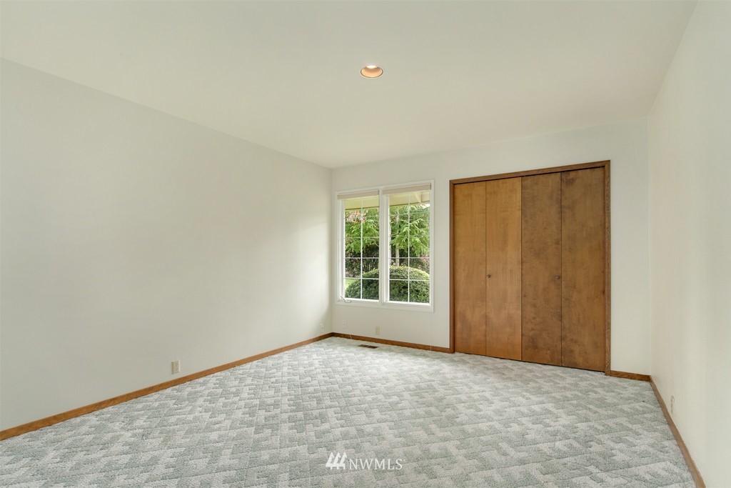 8485 Hunts Point Lane Hunts Point, WA 98004 - Photo 15 of 21