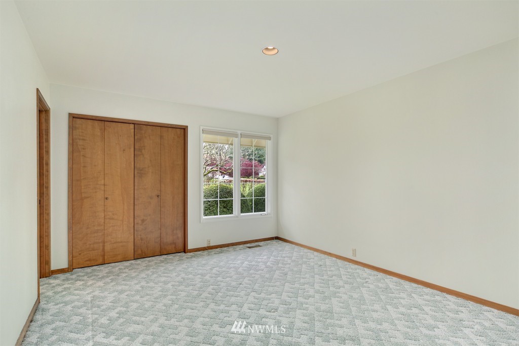 8485 Hunts Point Lane Hunts Point, WA 98004 - Photo 16 of 21
