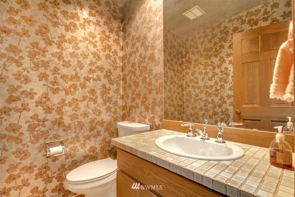 8485 Hunts Point Lane Hunts Point, WA 98004 - Photo 19 of 21