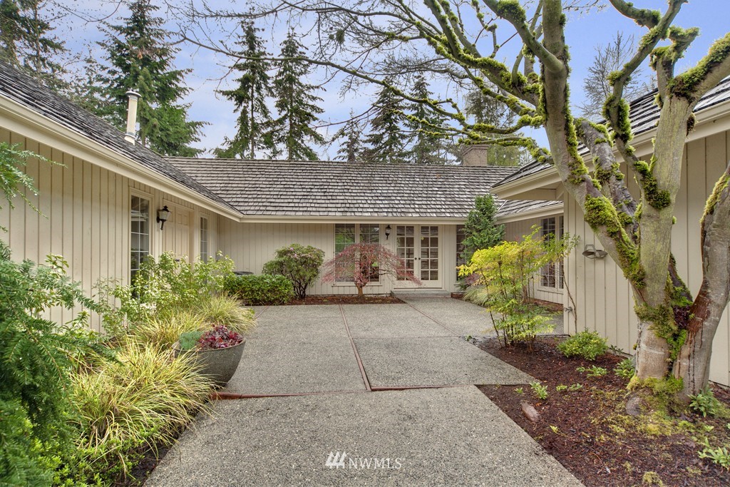 8485 Hunts Point Lane Hunts Point, WA 98004 - Photo 3 of 21