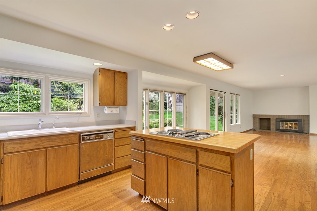 8485 Hunts Point Lane Hunts Point, WA 98004 - Photo 6 of 21