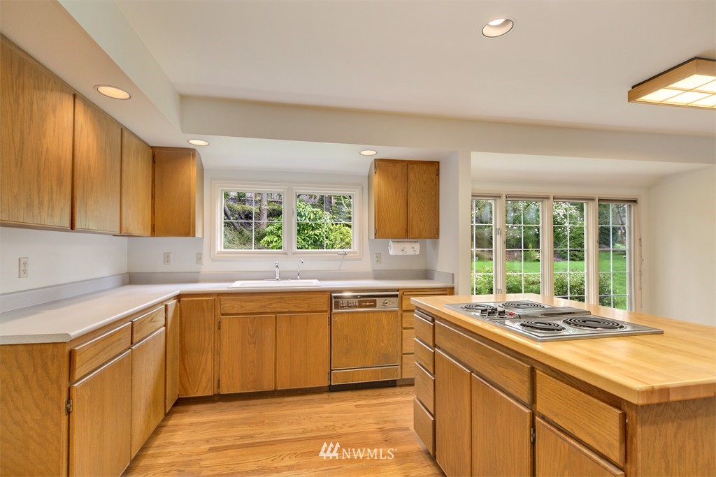 8485 Hunts Point Lane Hunts Point, WA 98004 - Photo 7 of 21