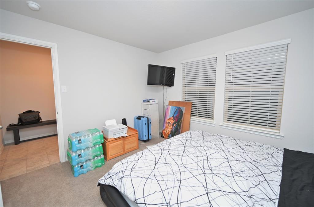 3713 Ridgeway Lane Argyle, TX 76226 - Photo 28 of 40 a bedroom with bed and a window