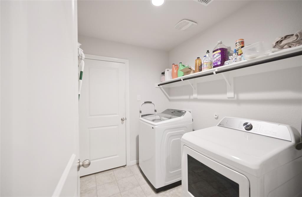 3713 Ridgeway Lane Argyle, TX 76226 - Photo 29 of 40 a utility room with dryer and washer