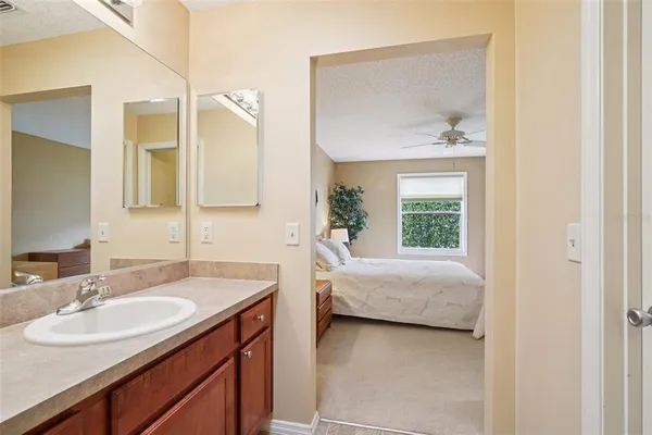 a en suite bathroom with a double vanity sink and mirror