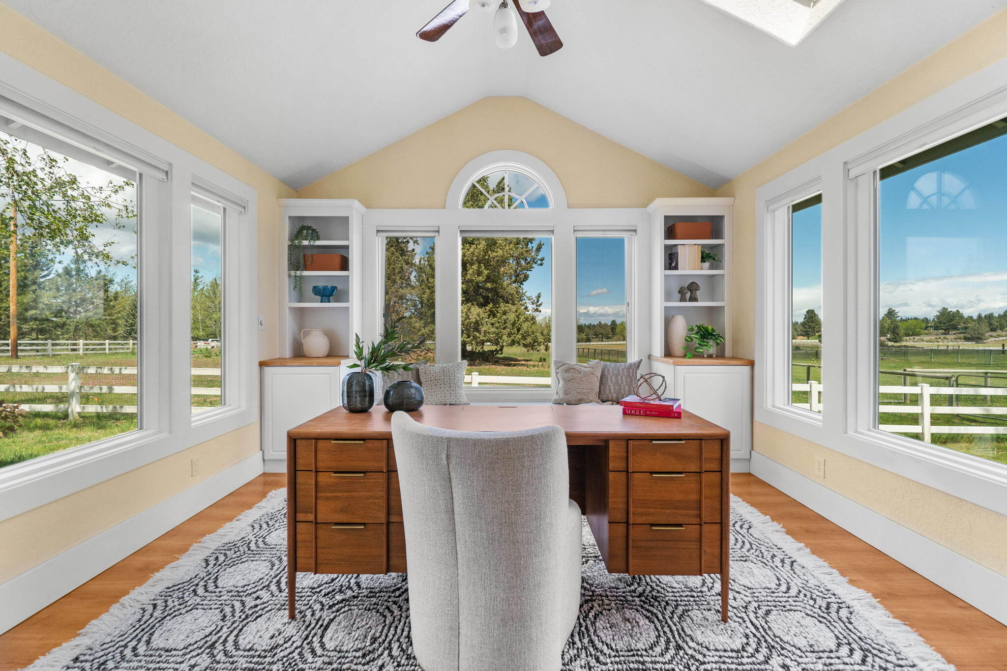 60377 Arnold Market Road Bend, OR 97702 - Photo 11 of 53 Sunroom/Office Space