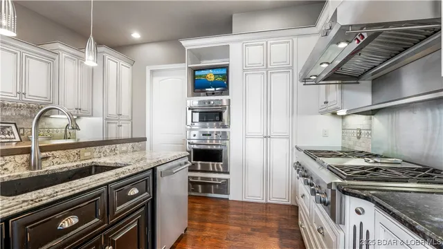 $1,600,000 | 207 Buck Deer Lane, Camdenton, MO 65020