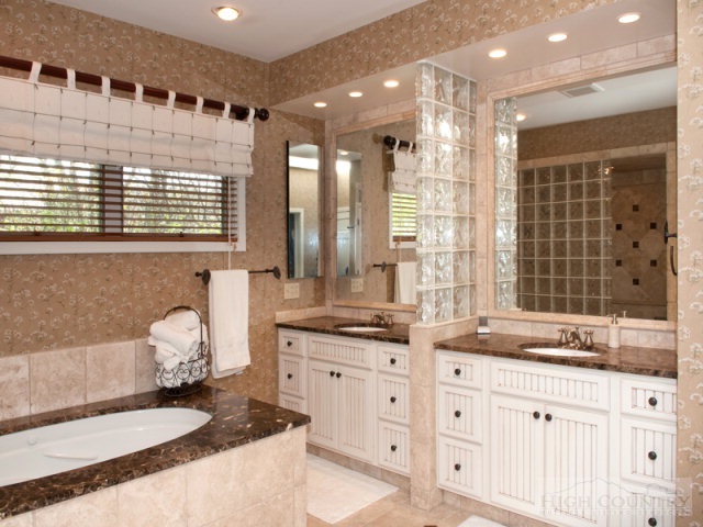 412 Ridge Drive, Unit 4 Linville, NC 28646 - Photo 8 of 10 Gallery Image 8