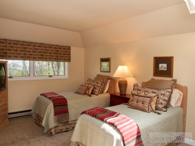 412 Ridge Drive, Unit 4 Linville, NC 28646 - Photo 9 of 10 Gallery Image 9