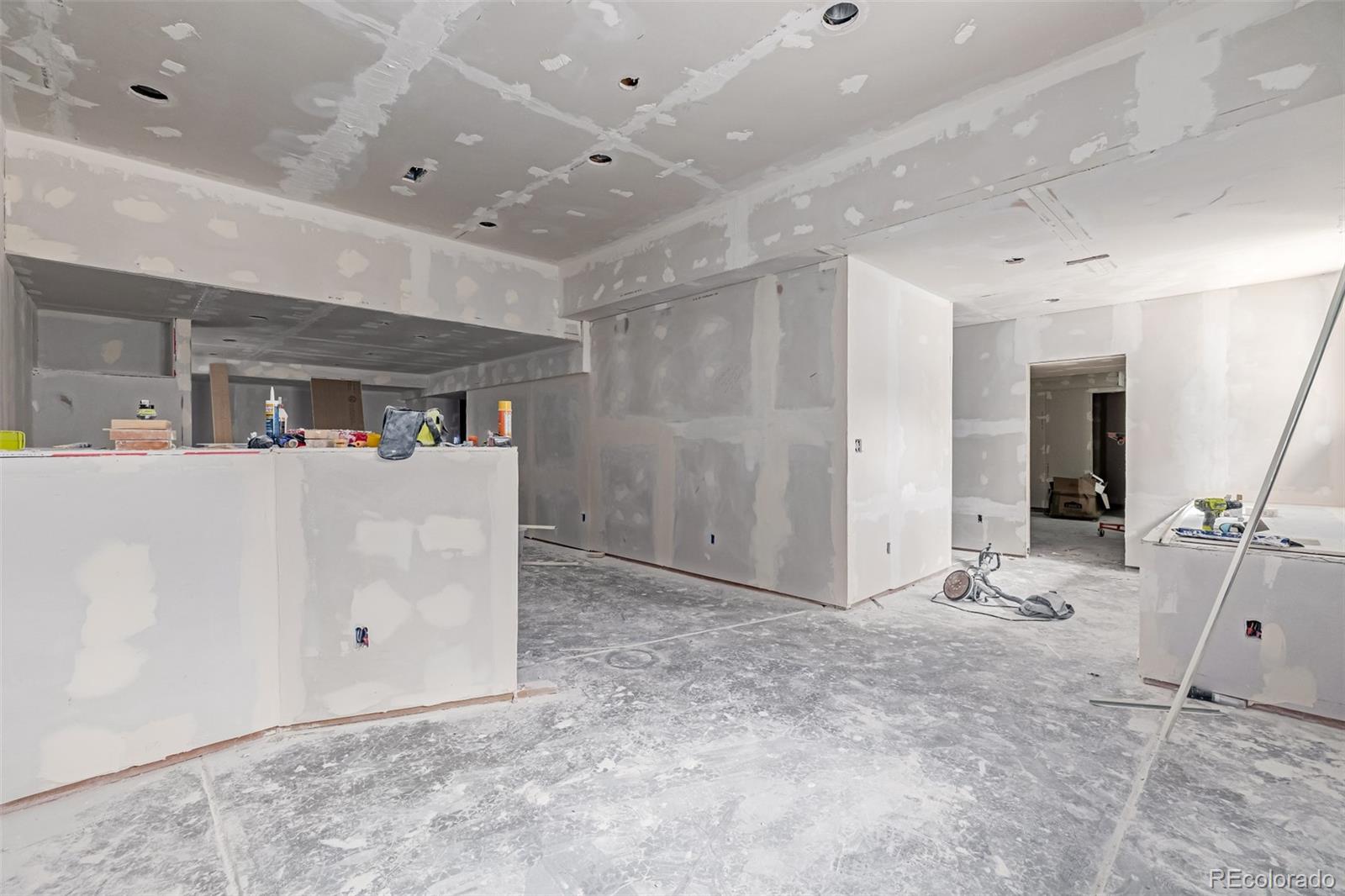 24248 East Roxbury Circle Aurora, CO 80016 - Photo 20 of 42 a view of a livingroom with furniture