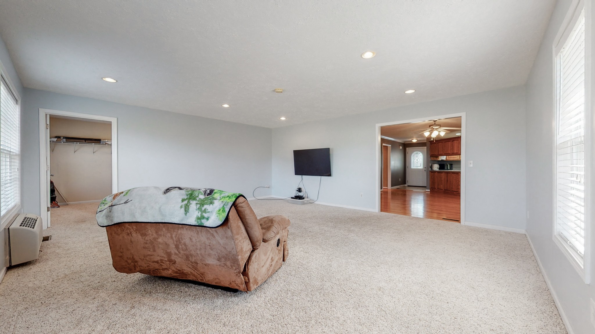 3608 Gnat Hill Road Manchester, TN 37355 - Photo 11 of 23 a living room with furniture and a flat screen tv