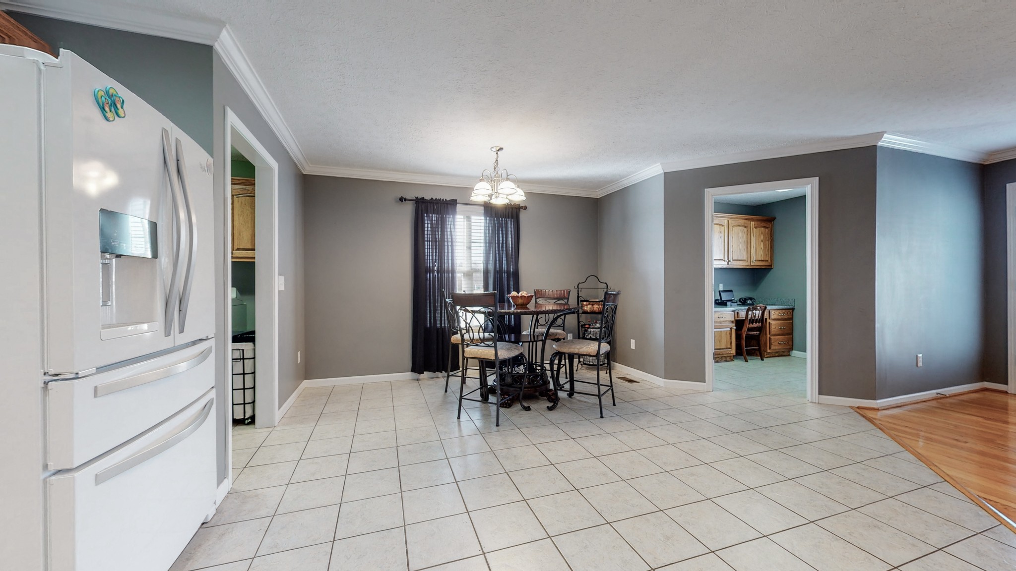 3608 Gnat Hill Road Manchester, TN 37355 - Photo 7 of 23 a view of a livingroom with furniture and an entryway