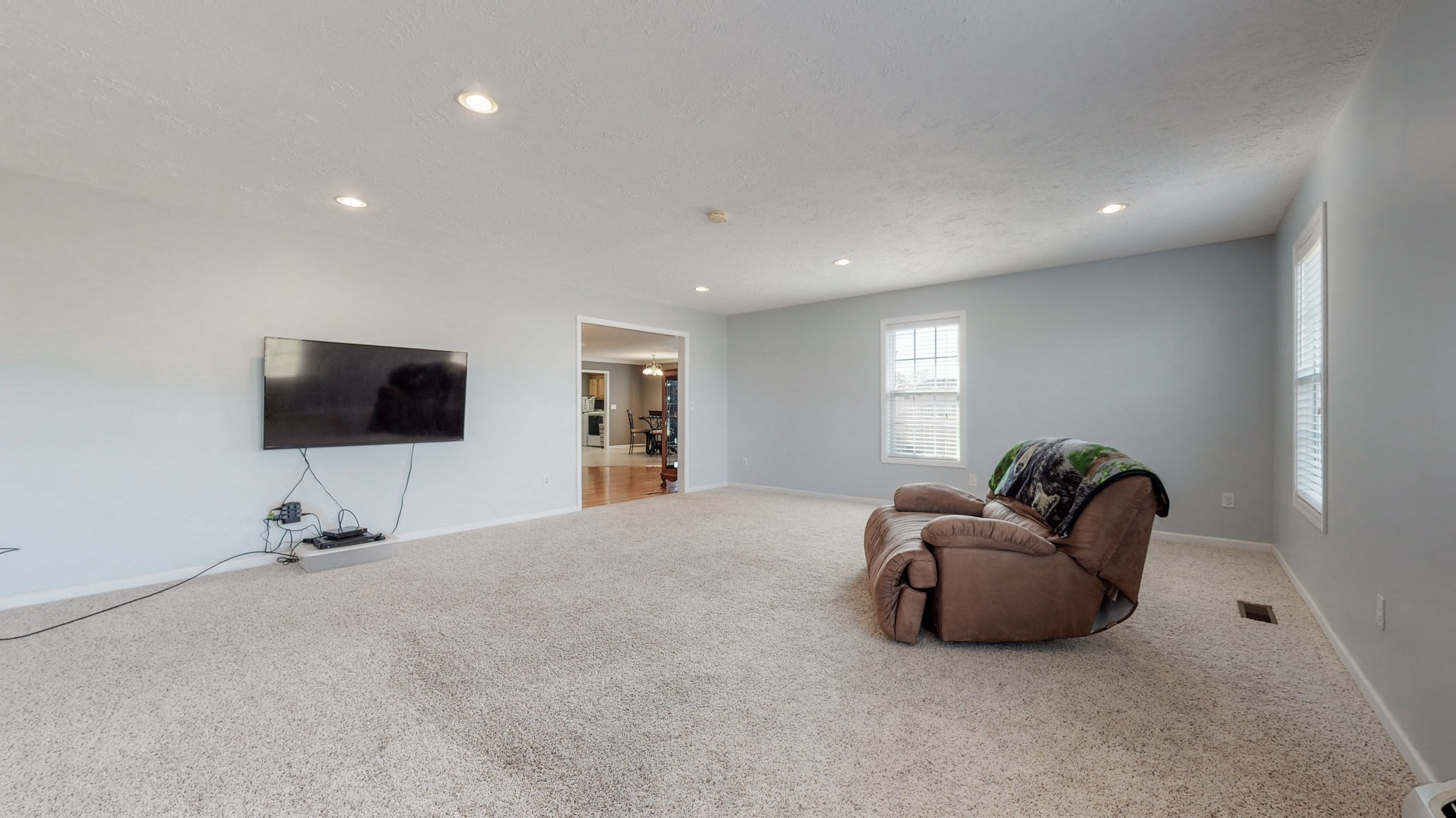 3608 Gnat Hill Road Manchester, TN 37355 - Photo 10 of 23 a living room with furniture and a flat screen tv