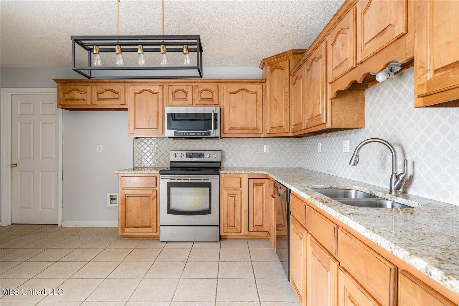 5665 Deer Ridge Drive Southaven, MS 38672 - Photo 13 of 33 13-13-2271363mi-5665 Deer Ridge Dr