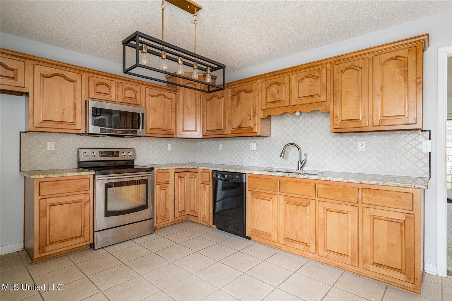 5665 Deer Ridge Drive Southaven, MS 38672 - Photo 14 of 33 14-14-2271363mi-5665 Deer Ridge Dr