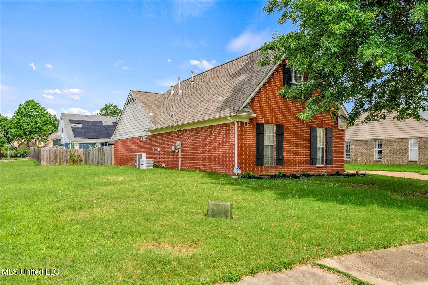 5665 Deer Ridge Drive Southaven, MS 38672 - Photo 3 of 33 03-03-2271363mi-5665 Deer Ridge Dr