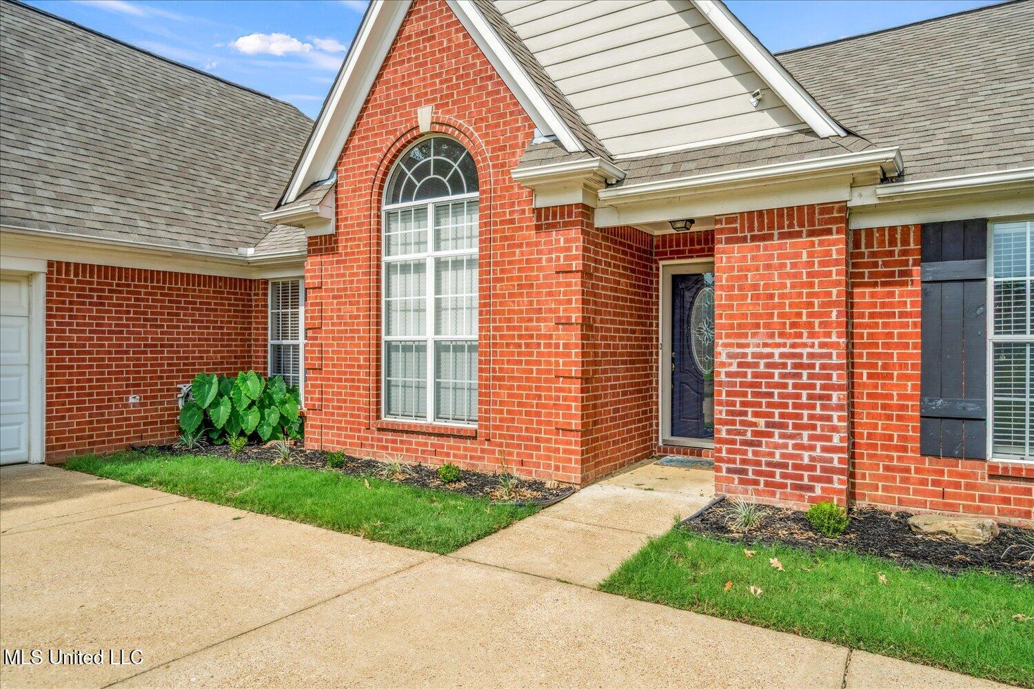 5665 Deer Ridge Drive Southaven, MS 38672 - Photo 4 of 33 04-04-2271363mi-5665 Deer Ridge Dr