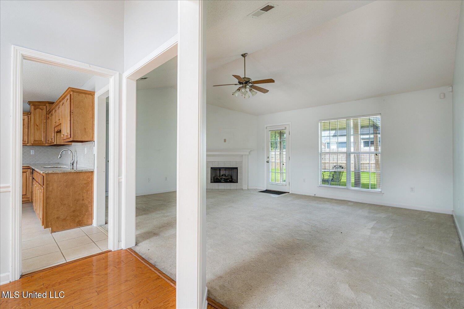 5665 Deer Ridge Drive Southaven, MS 38672 - Photo 6 of 33 06-06-2271363mi-5665 Deer Ridge Dr