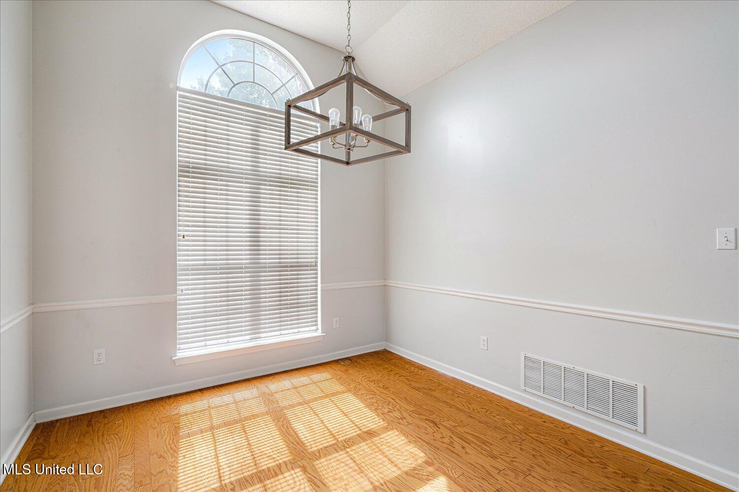 5665 Deer Ridge Drive Southaven, MS 38672 - Photo 7 of 33 07-07-2271363mi-5665 Deer Ridge Dr