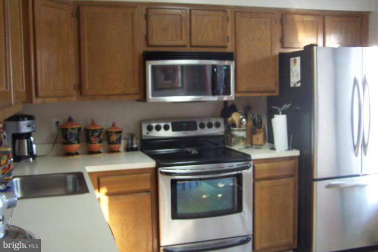 1113 Ingate Road Halethorpe, MD 21227 - Photo 2 of 13 Oak Cabinets and Stainless Appliances