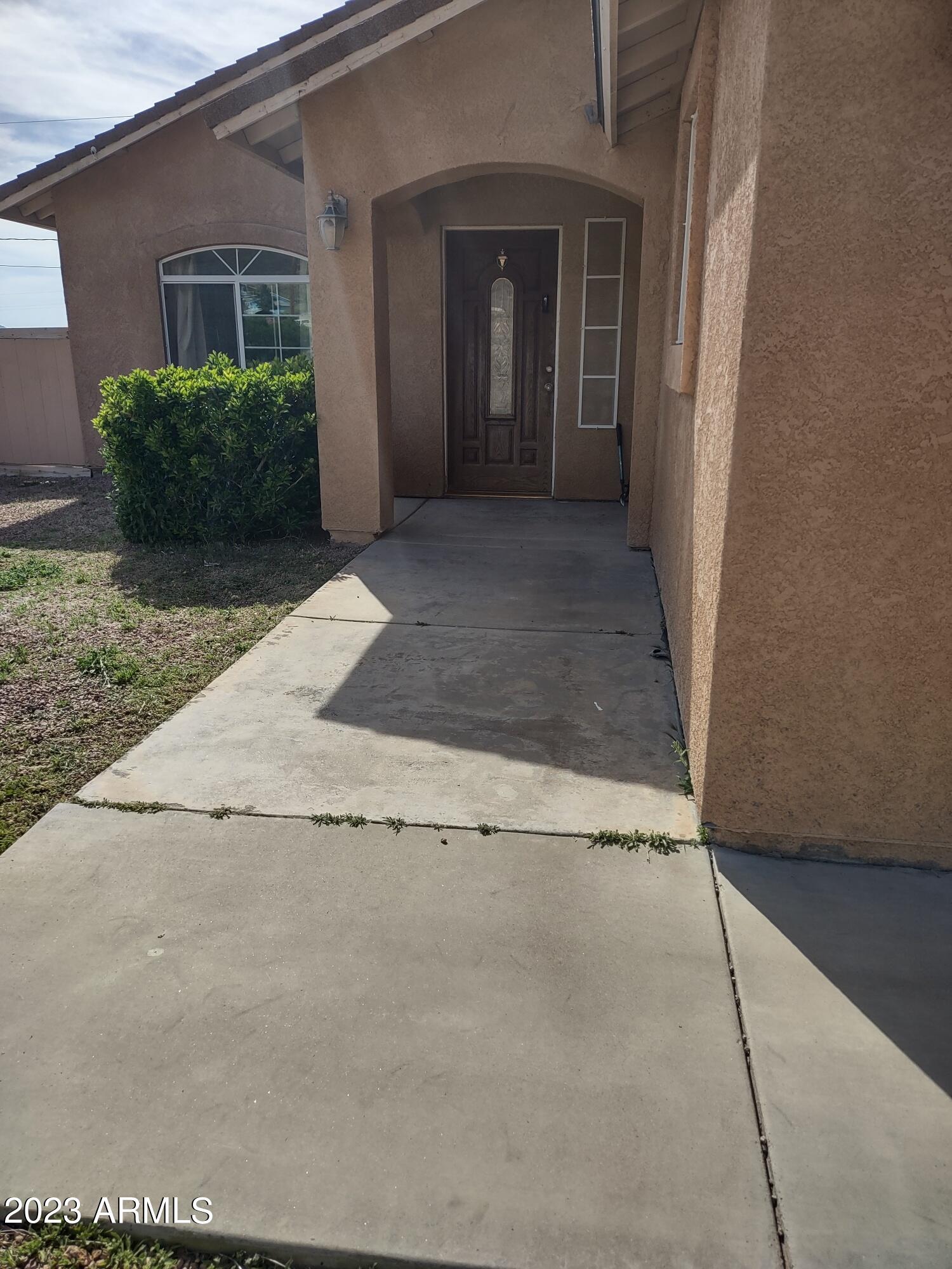 4145 Bluff Road Golden Valley, AZ 86413 - Photo 3 of 16 front view of a house