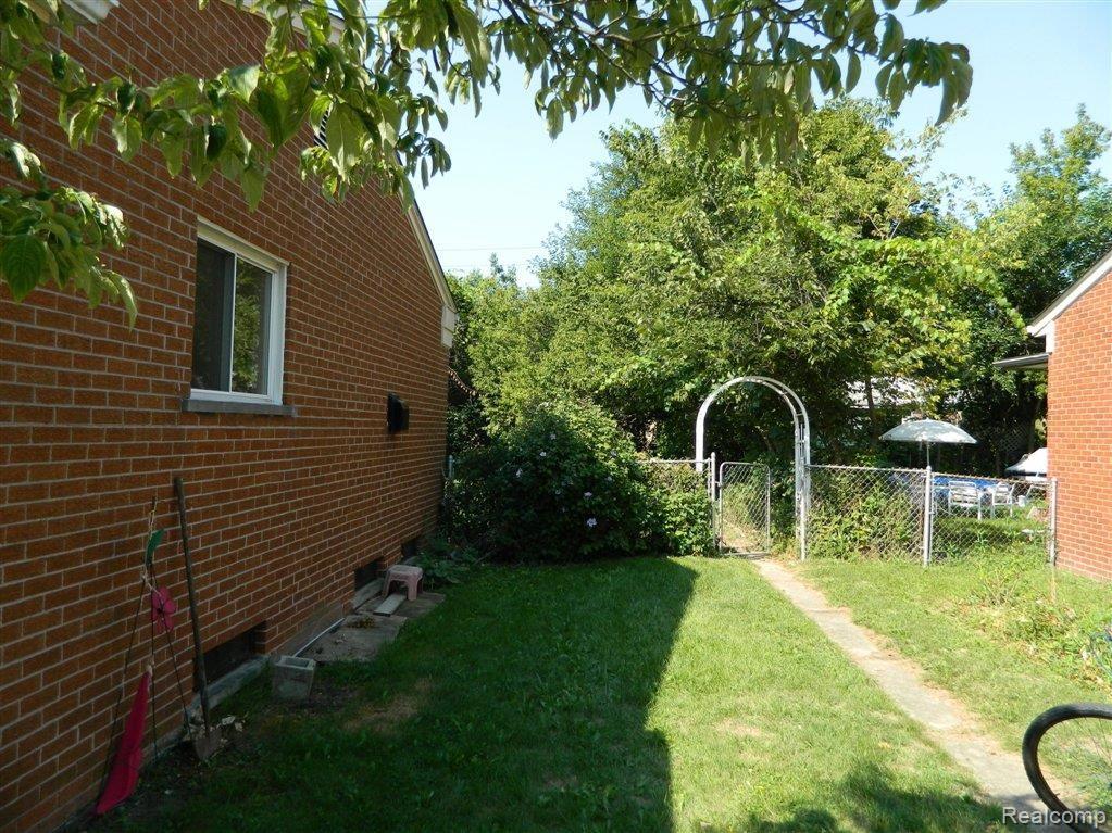 14201 Inkster Road Livonia, MI 48154 - Photo 18 of 19 SIDE AREA.jpg