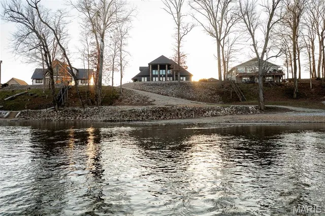 $1,399,900 | 394 Violet Lane, Doniphan, MO 63935