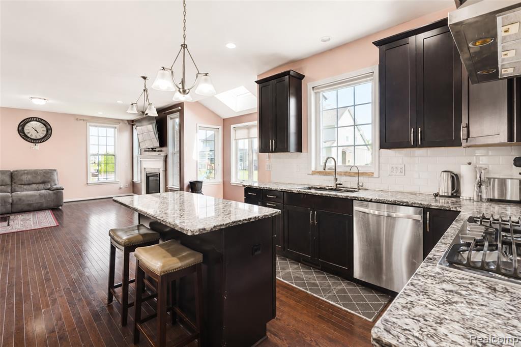 50873 North Scarborough Road Canton, MI 48188 - Photo 8 of 33