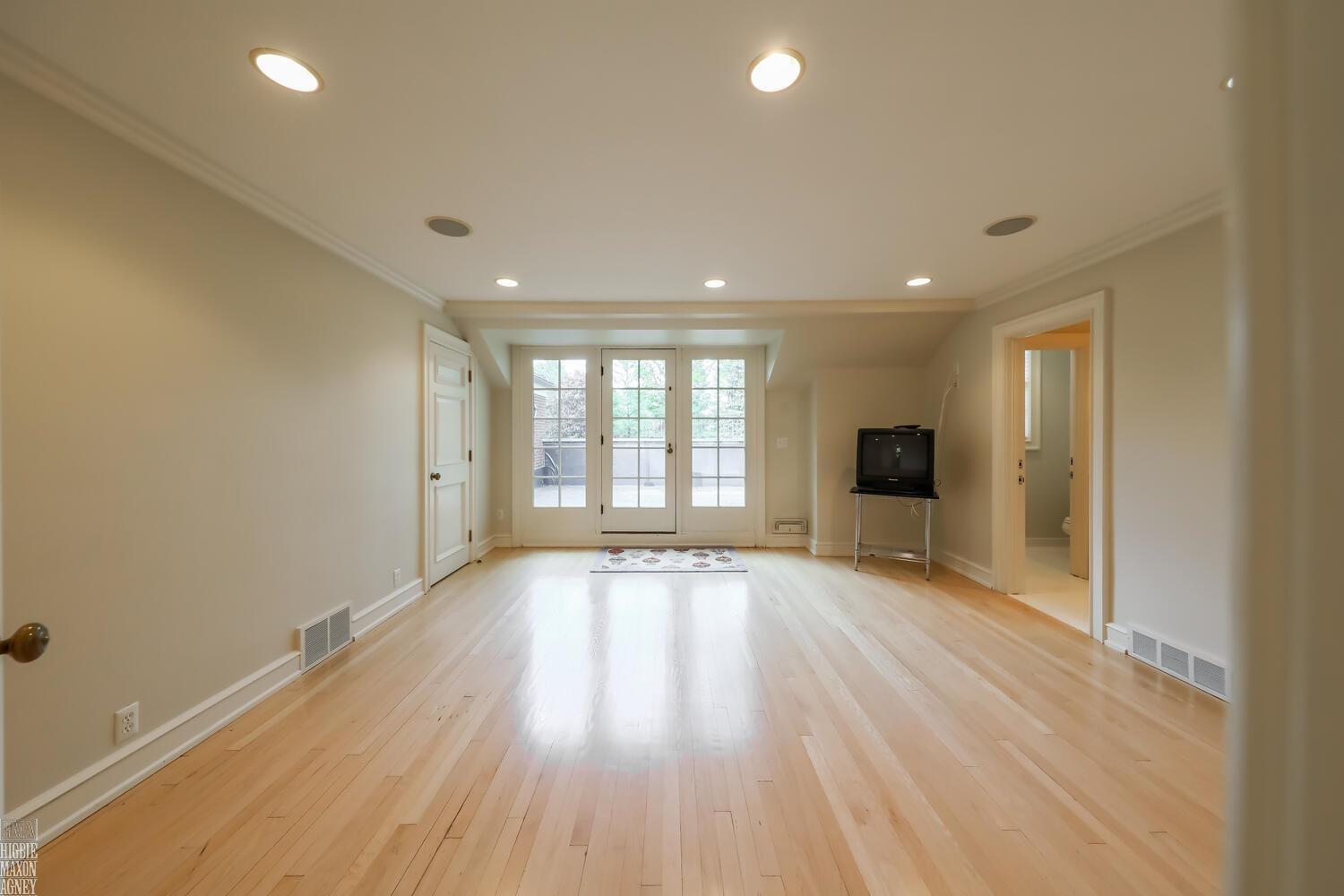 180 Provencal Road Grosse Pointe, MI 48236 - Photo 82 of 99 50142125-9bb839db-11a9-4a4a-948b-44104255a3d8.JPG