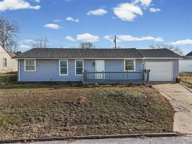 $219,900 | 407 11th Street, De Soto, MO 63020