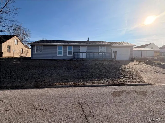 $219,900 | 407 11th Street, De Soto, MO 63020