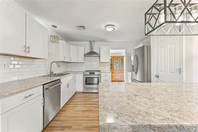 $219,900 | 407 11th Street, De Soto, MO 63020