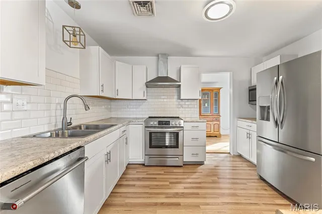 $219,900 | 407 11th Street, De Soto, MO 63020